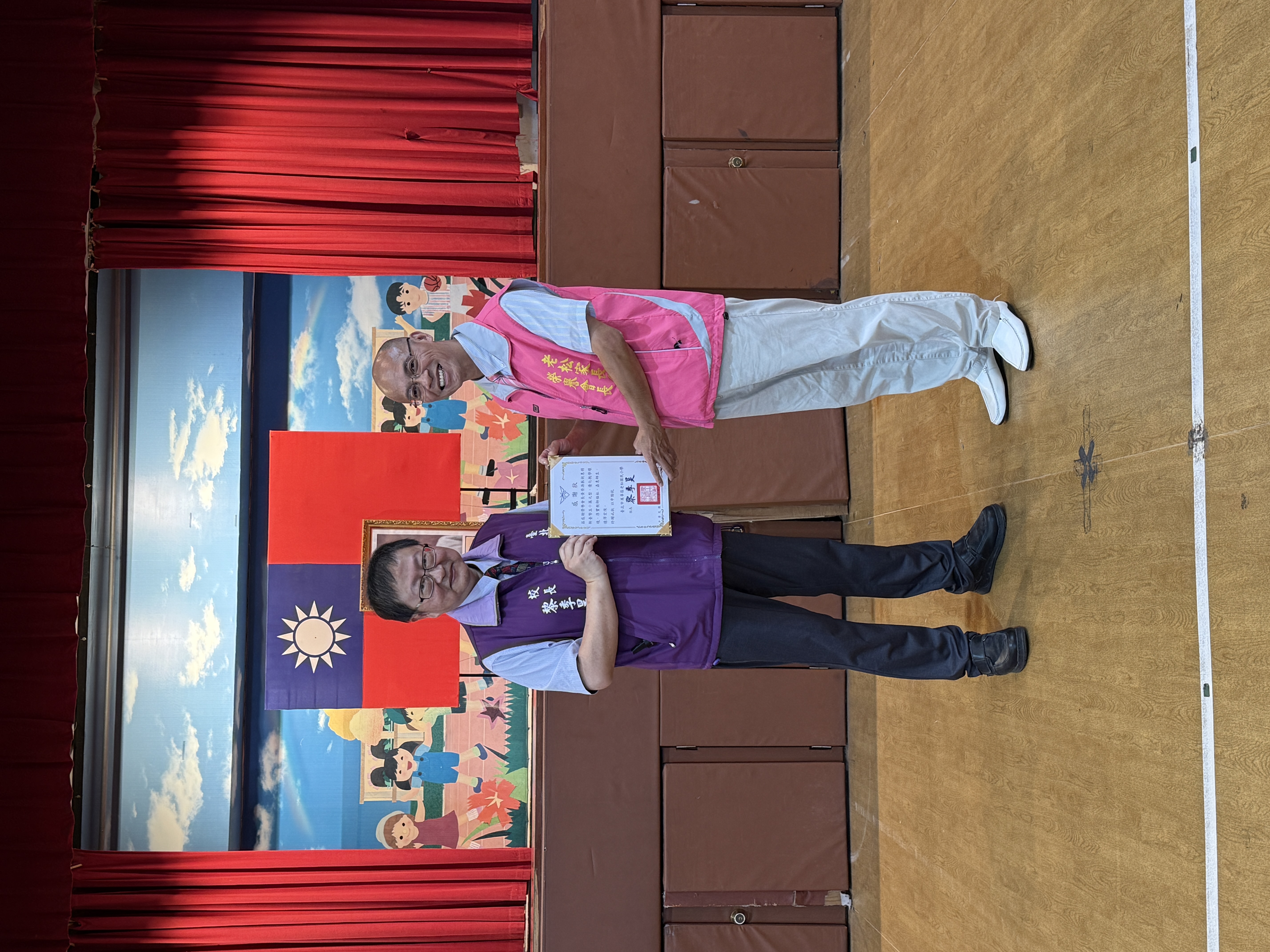 2025 教師節 — 老松國小校長頒發感謝狀予黃崇源榮譽會長