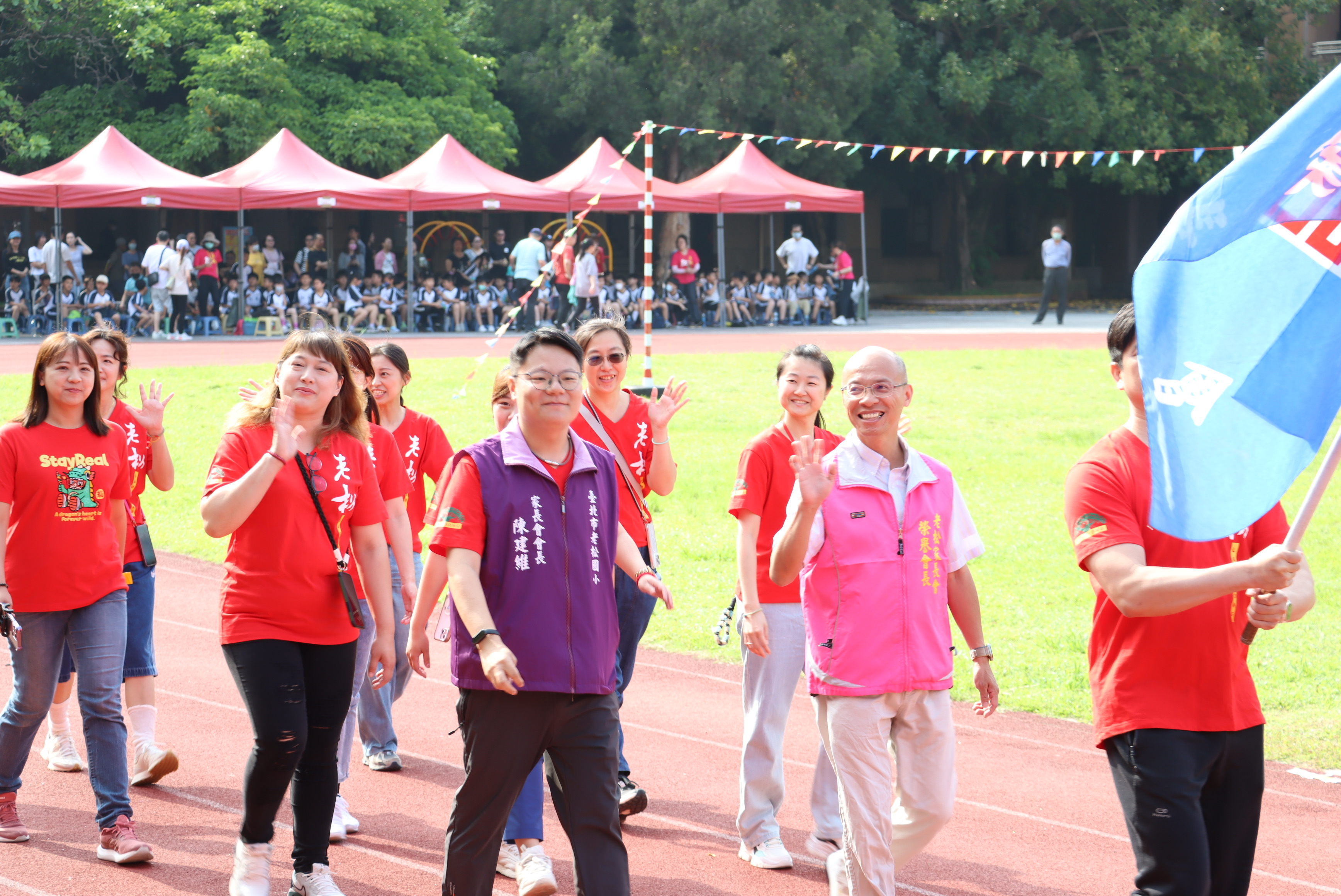 2024 老松國小第 34 屆榮譽會長黃崇源教授參加校慶運動會