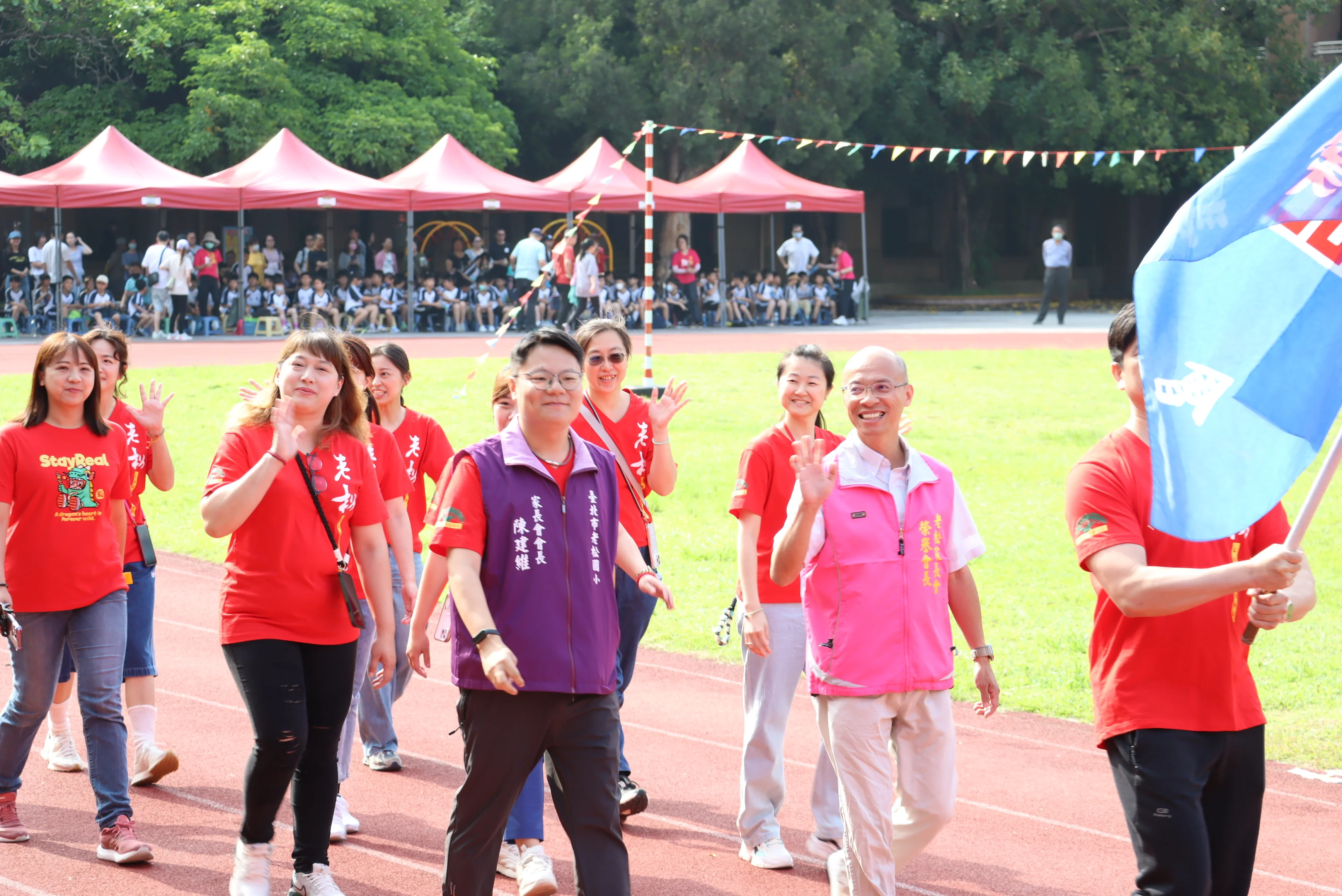 2024 老松國小第 34 屆榮譽會長黃崇源教授參加校慶運動會